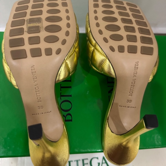 Bottega venetta metallic Gold mules. Size 39 - Picture 5 of 9